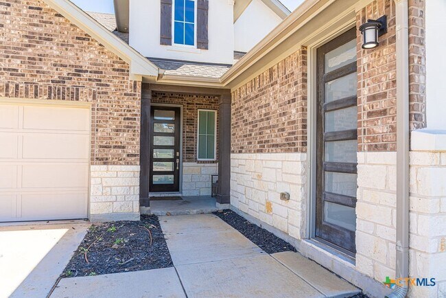 Photo - 350 Nightshade Trl