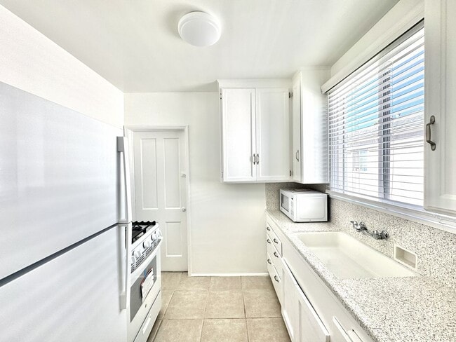 Photo - Light, bright, & SPACIOUS - 1 Bed/1 Bath T... Unidad 4420