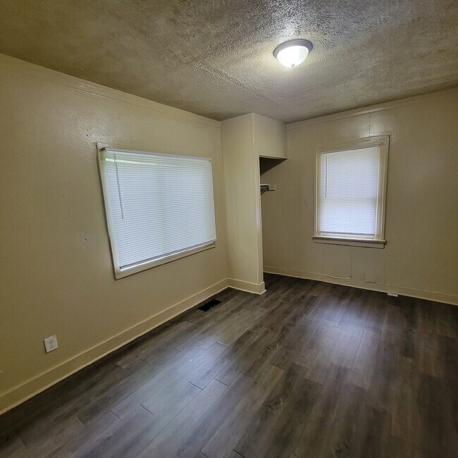 2 Bedroom conveniently located near the thriving Twin Aire neighborhood