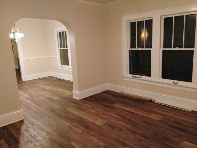 Building Photo - 1624 W 31st St Rental