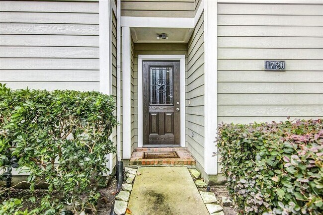 Photo - 1720 Elgin St