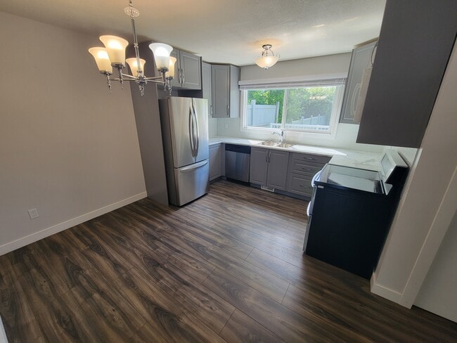 Photo - 14214-14232 32 St NW