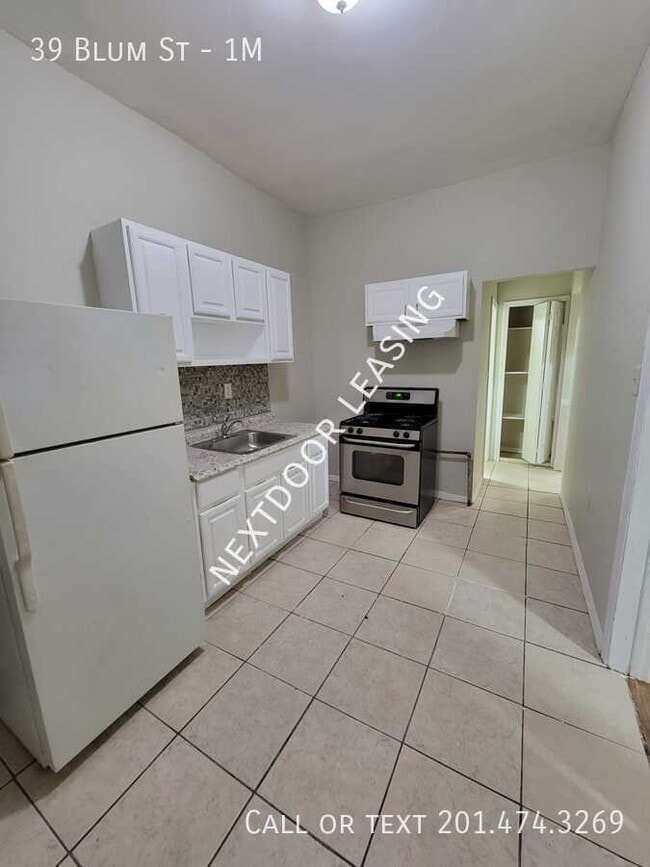 Building Photo - 39 Blum St Unit 1M