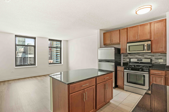 Building Photo - 555 N Jefferson St Rental
