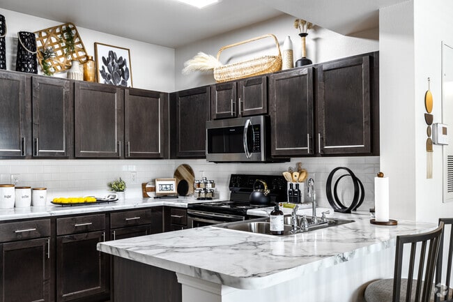 2BR, 2BA - 1050SF