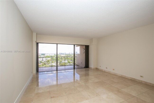 Photo - 1800 NE 114th St Unidad 1502