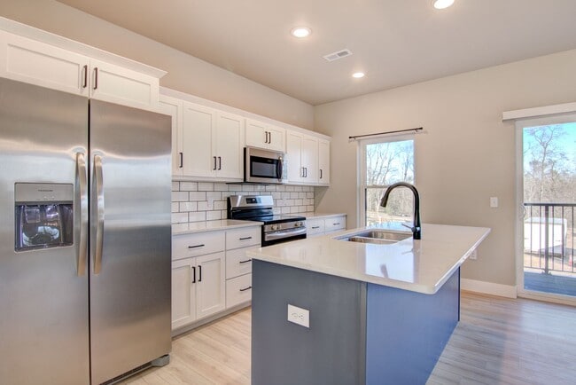Brand New Luxury Townhomes: 3BR, 2.5Bath A... - Brand New Luxury Townhomes: 3BR, 2.5Bath A...