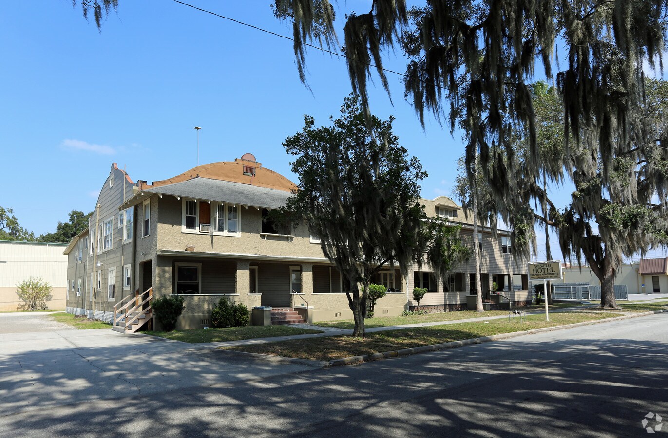 Building photo - Wis-Flo Apartments