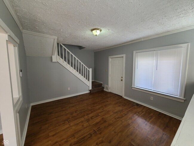 Photo - 145 W 35th St