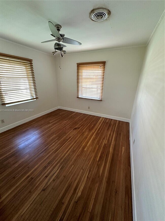 Photo - 1635 Washington St