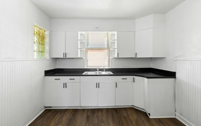 Building Photo - 3019 Union Blvd Rental