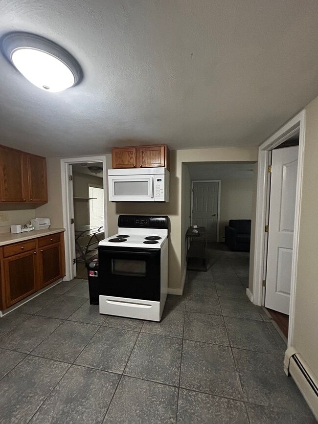 Building Photo - 70 Groton Ave Unit 3