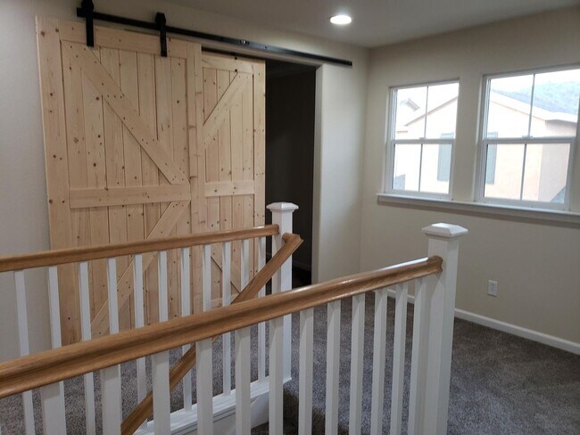 Photo - Shasta View Gardens - 3bd/2.5 ba + Office!