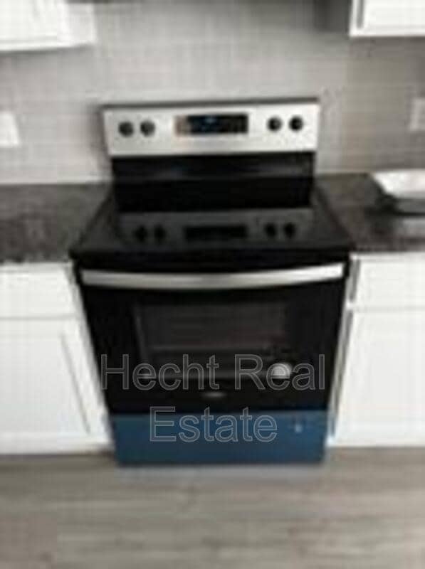 Photo - 605 W South St