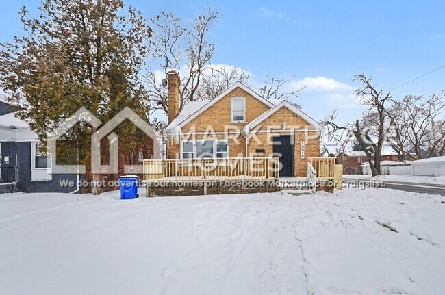 Photo - 15915 Sussex St