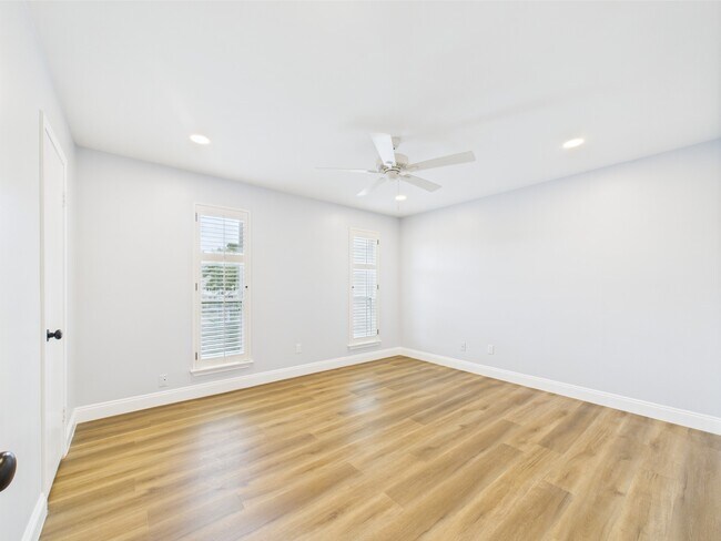 Building Photo - 10380 Briar Forest Dr Unit 32/6