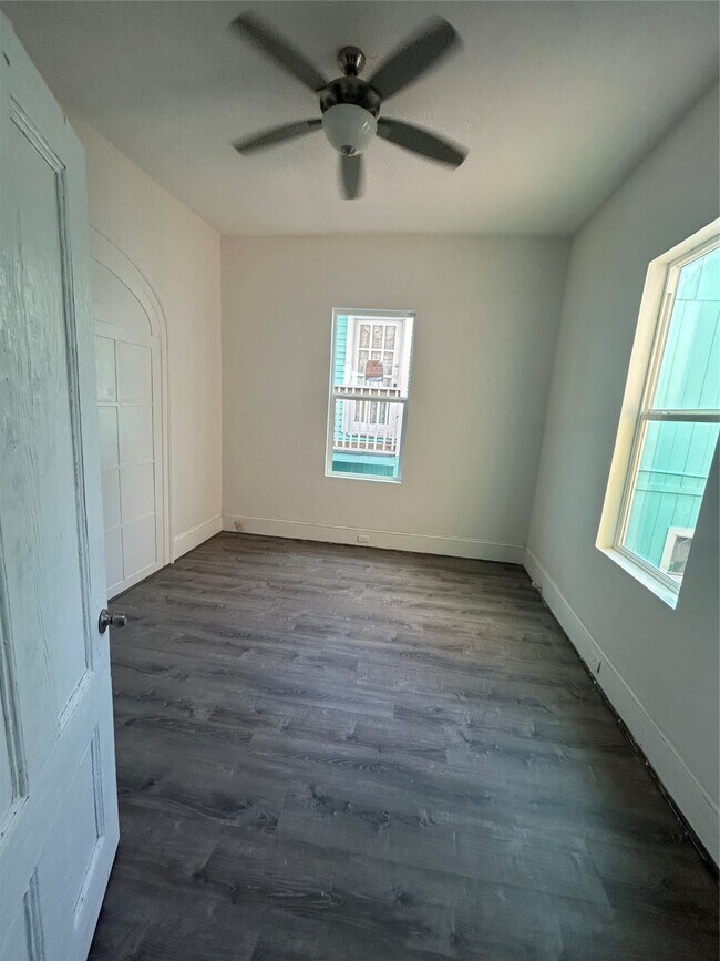 Building Photo - 1523 21st St Unit 2