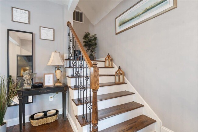 Photo - 252 Grace Ave