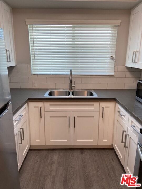 Photo - 12931 Oxnard St