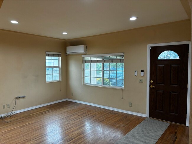 Photo - 7946 Hershey St