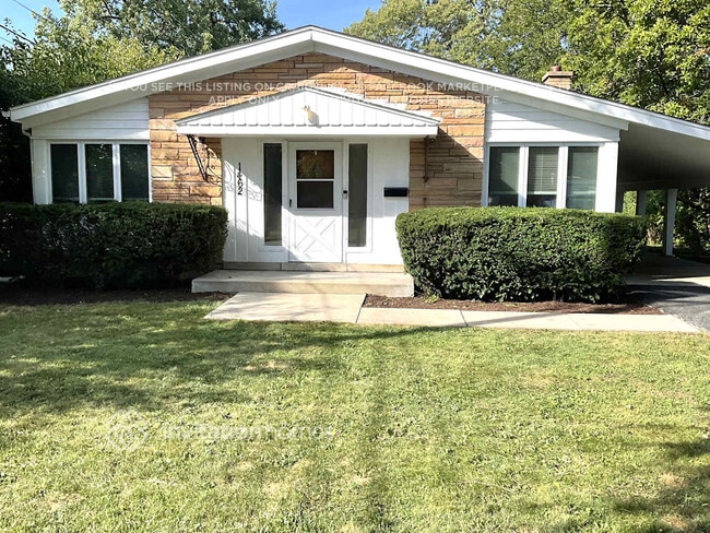 Building Photo - 1462 Deerfield Rd Rental