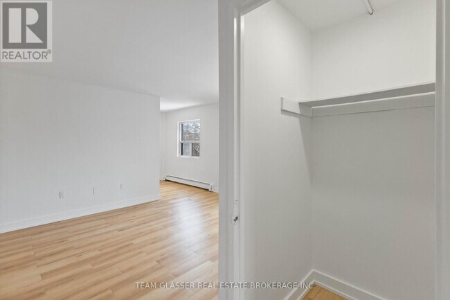 Photo - 540 Proudfoot Ln Unit 401