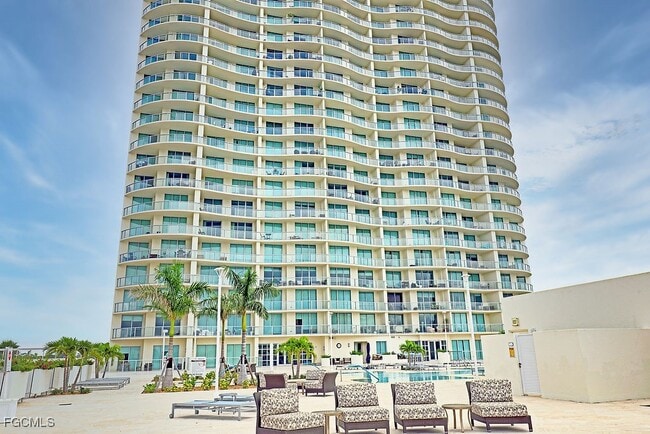 Photo - 3000 Oasis Grand Blvd Unidad 505 Rental