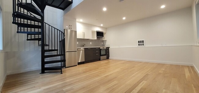 Photo - Recently Constructed, Fully Detached, Garden Unit, Utilities Included**Open House**