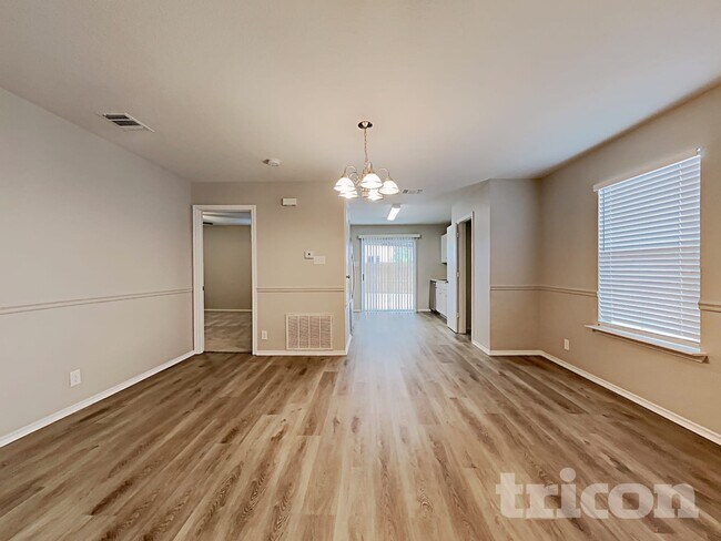 Photo - 2007 Mission Cove