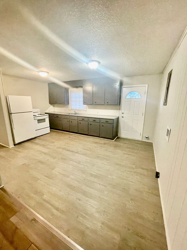 Photo - Labon805 Apartment Unit B