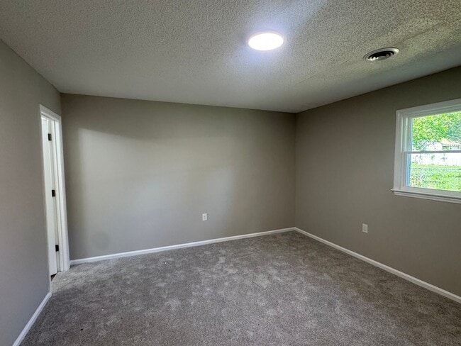 Photo - 3 Bedroom Brick Ranch Style Home