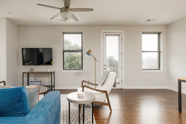 Photo - 1016 18th Ave S Unidad ID1014385P