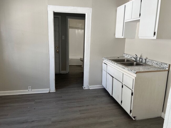 Photo - Grand812-814 Unit Grand812