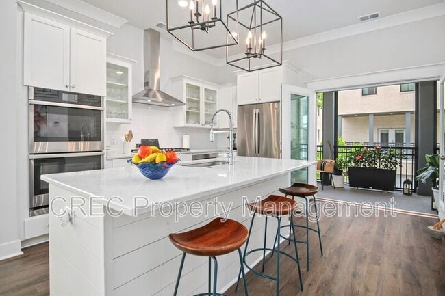 Photo - 1636 Florentia St