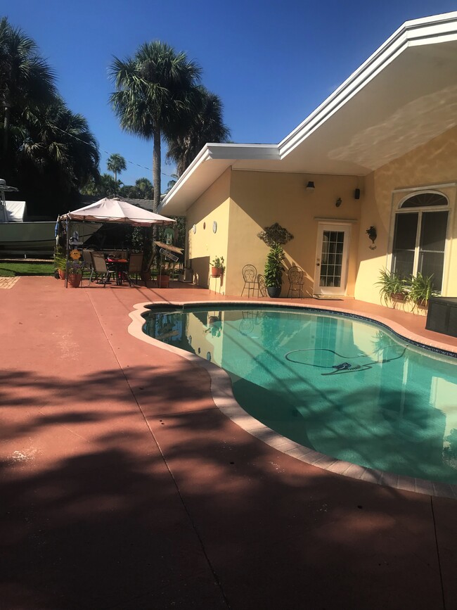 Private entrance thru pool door - 600 NW 7th Ave Unit 2