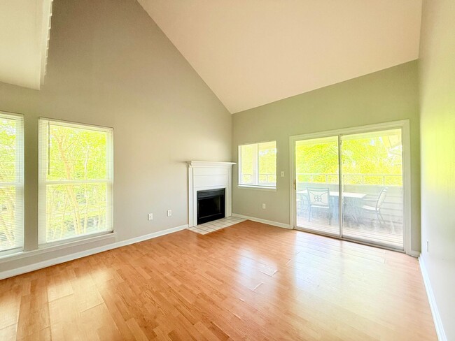 Photo - 2553 Stockbridge Dr