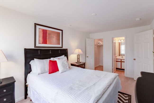 Somerset Pointe Apartments
