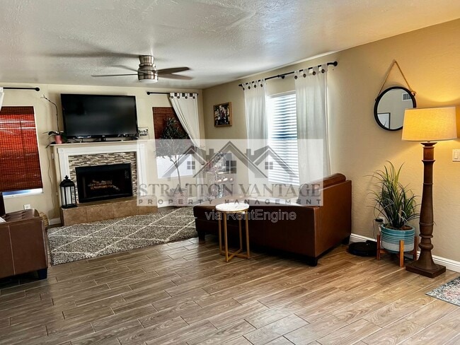 Photo - 4682 W Oakland St