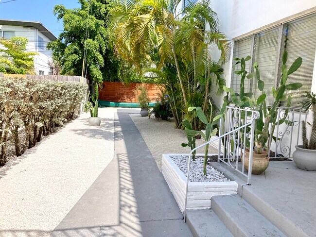 8115 Hawthorne Ave Unit 3