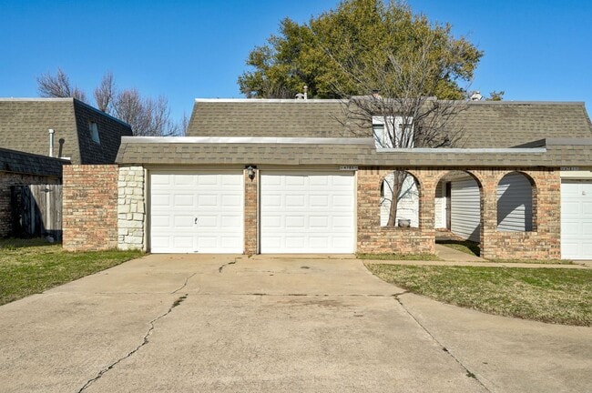 Photo - Charming and Spacious 2BD/1.5BTH Duplex Near Lake Hefner – Perfectly Located for Shopping and Dining