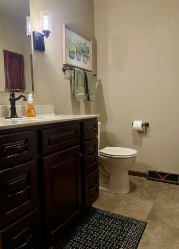 Photo - 2230 N Claremont Dr