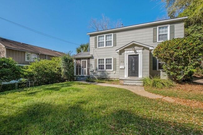 Building Photo - Charming Midtown Apartment