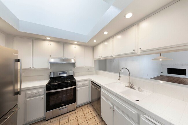 Photo - 2 Bedroom condo - Biking distance to the beach Unit 202