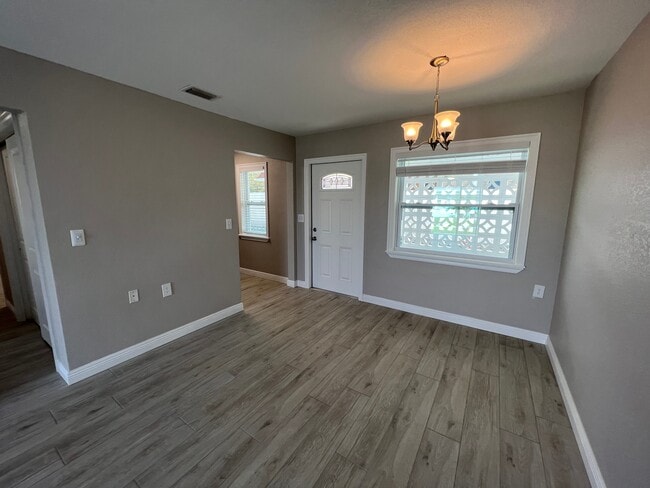 Photo - 1 Bed/1 Bath - Unit 7