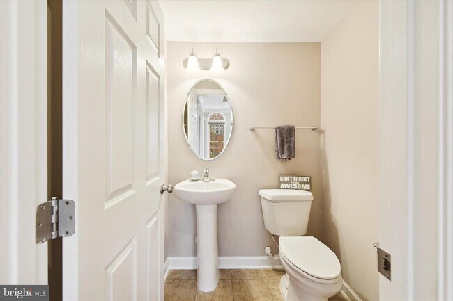 Photo - 129 Norwich Ln