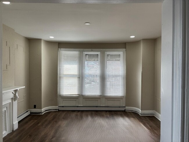 Photo - 633 Main St Unit 3