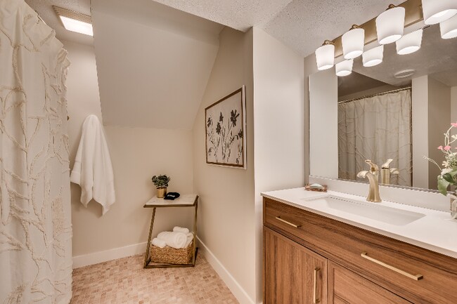 Photo - 5021 Beacon Hill Rd Unit 2