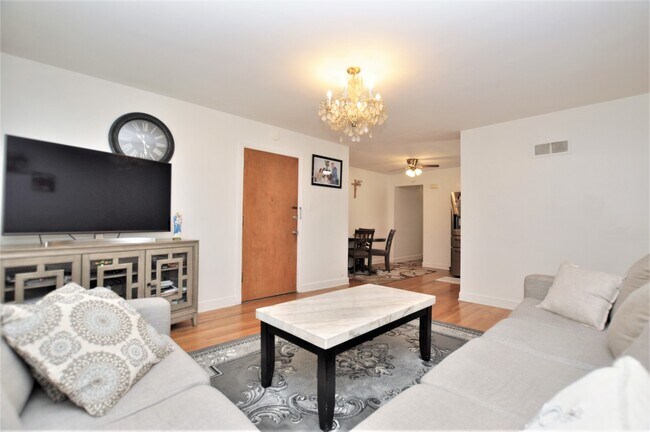 Photo - 2639 W Balmoral Ave Unit 2W