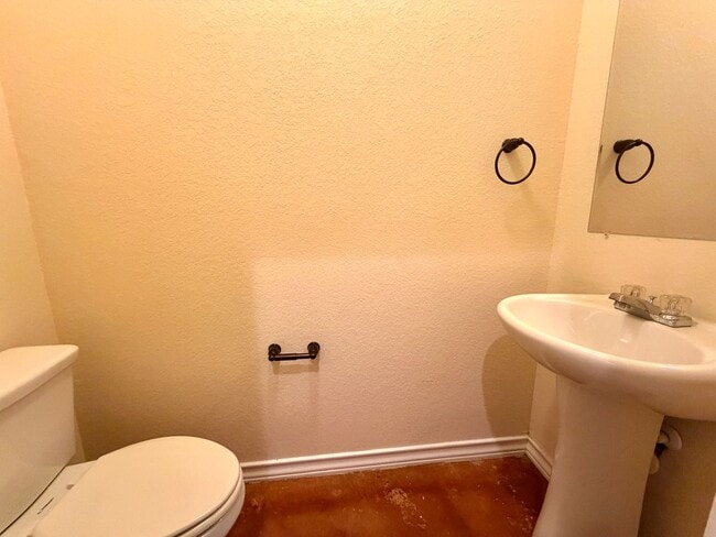 Photo - 5011-5017 Stowers Blvd