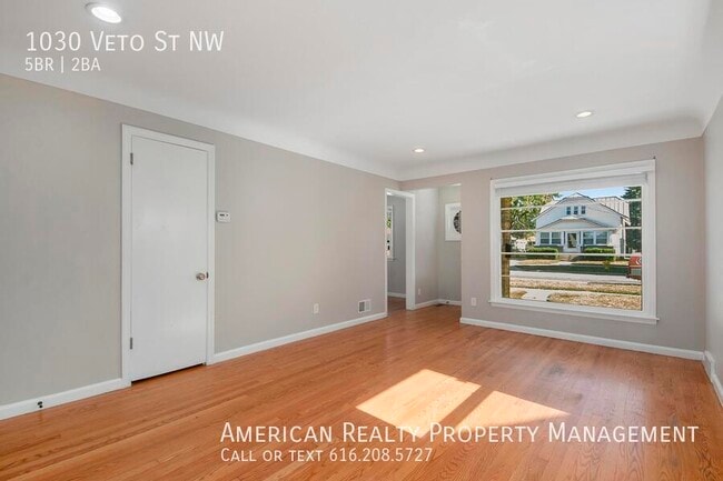 Photo - 1030 Veto St NW